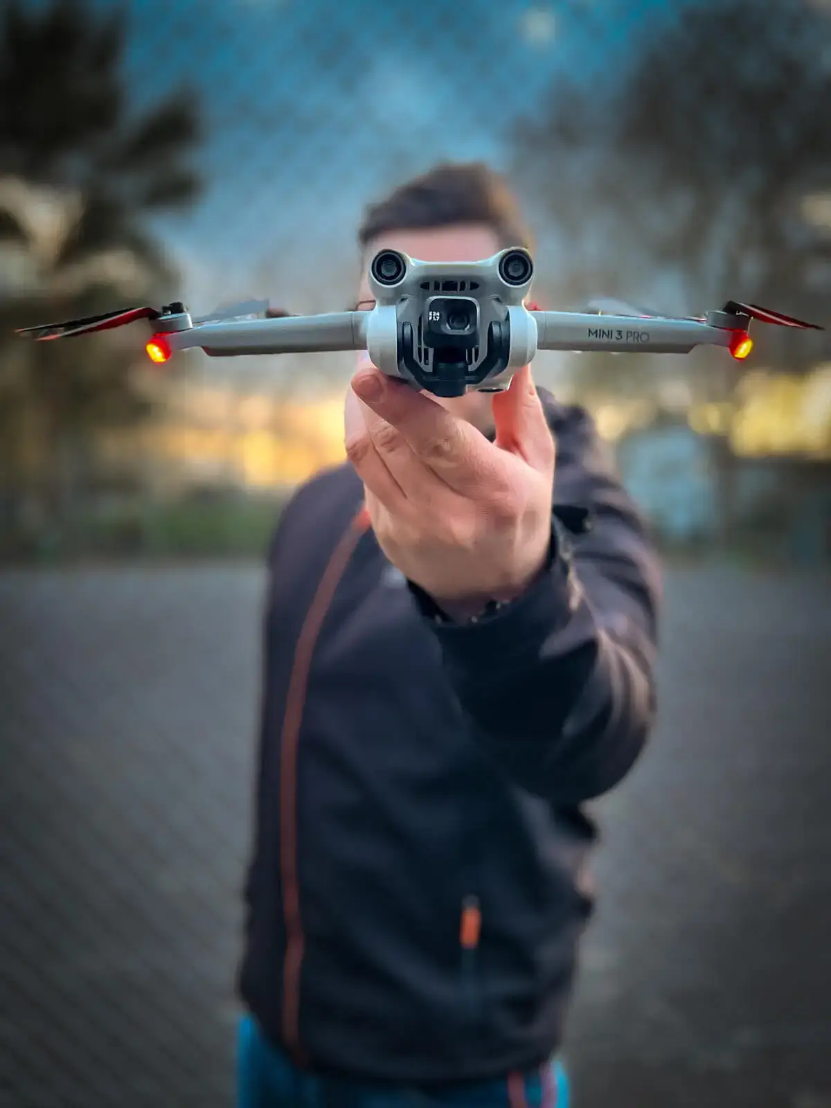 Dmitrij Anton mit Drohne